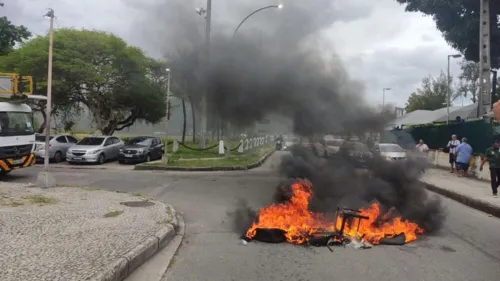 A interdição aconteceu na Av. Almirante Silvio de Noronha