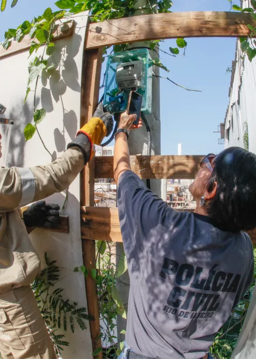 Uma igreja, ferros-velhos, mercearias, lojas de material de construção e marmorarias foram autuados