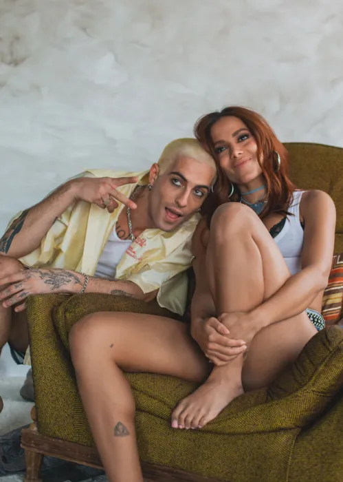 Juntos, Anitta e Damiano David protagonizam momentos intensos, que ilustram o clima conturbado, mas cheio de sentimento