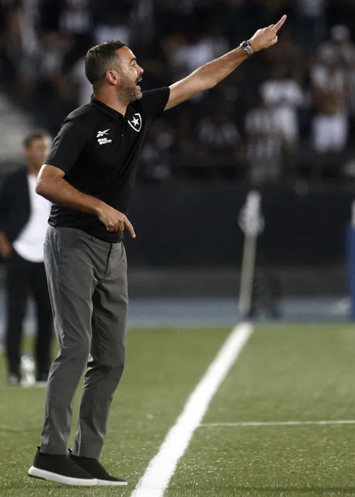 Artur Jorge chegou a terceira vitória seguida no comando do Botafogo