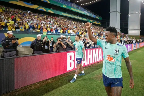 Vinícius Jr volta à seleção após contusão