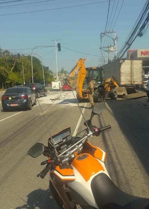 Nittrans foi ao local para controlar o trânsito