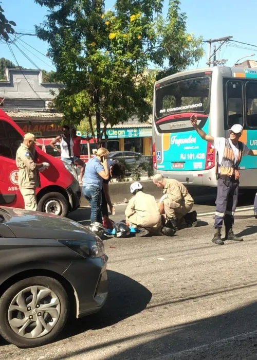 Acidente entre carro e moto ocorre na manhã desta quinta-feira (14)