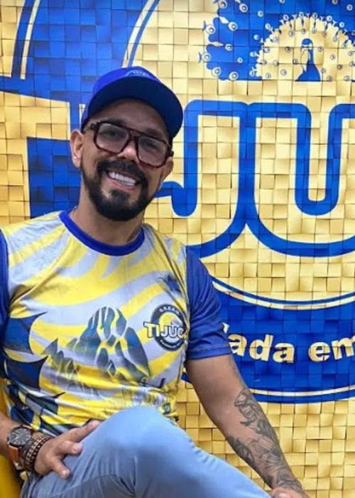 Formado em Belas Artes, Edson Pereira tem longa experiência no carnaval carioca