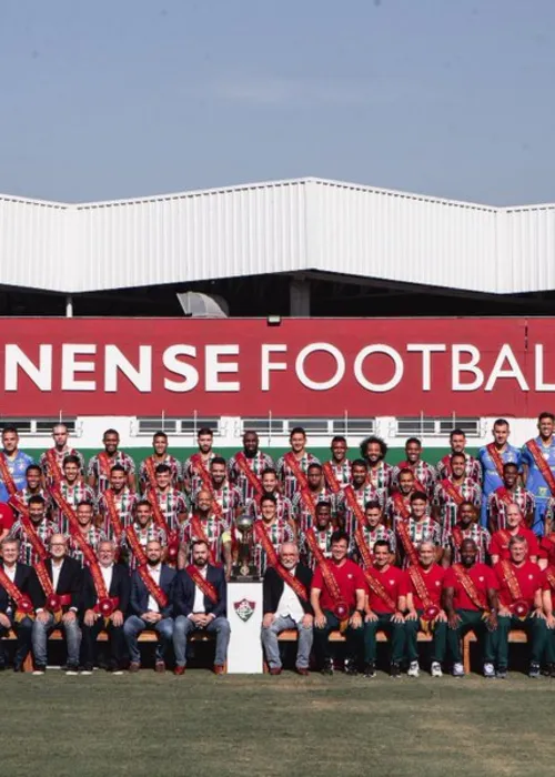 Os atletas utilizaram o uniforme principal, o tricolor, e uma faixa de campeão