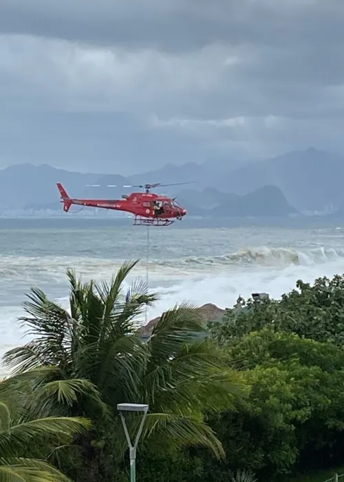 Imagem ilustrativa da imagem Idoso morre após se afogar em praia de Niterói