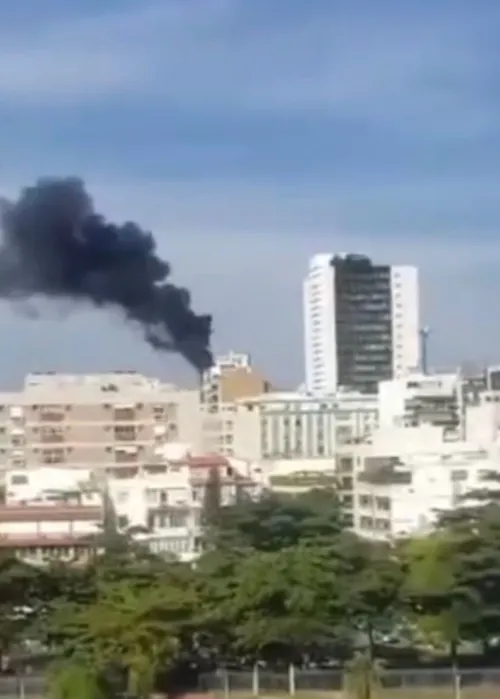 Imagem ilustrativa da imagem Incêndio atinge prédio comercial na Zona Sul do Rio; vídeo