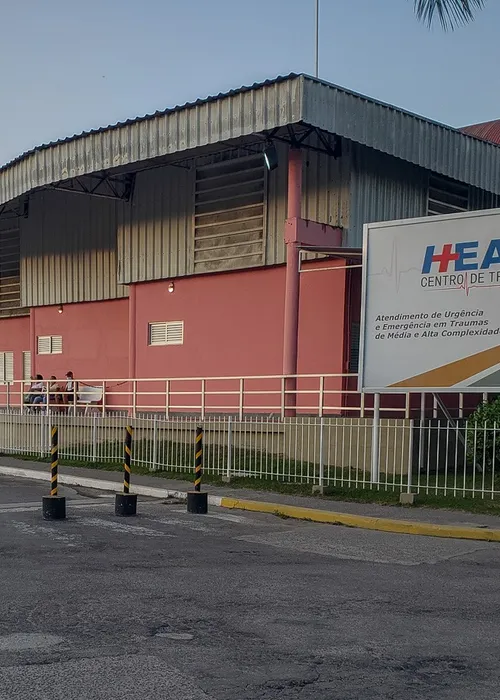 O militar foi encaminhado para o Hospital Estadual Alberto Torres (HEAT)