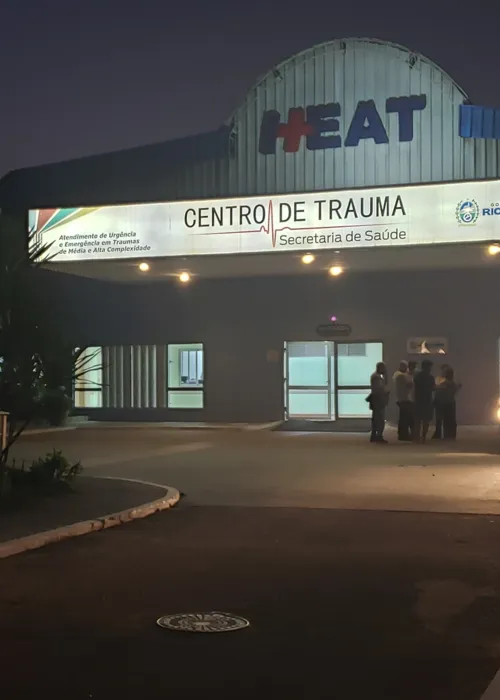 A vítima foi levada para o Hospital Estadual Alberto Torres (Heat)