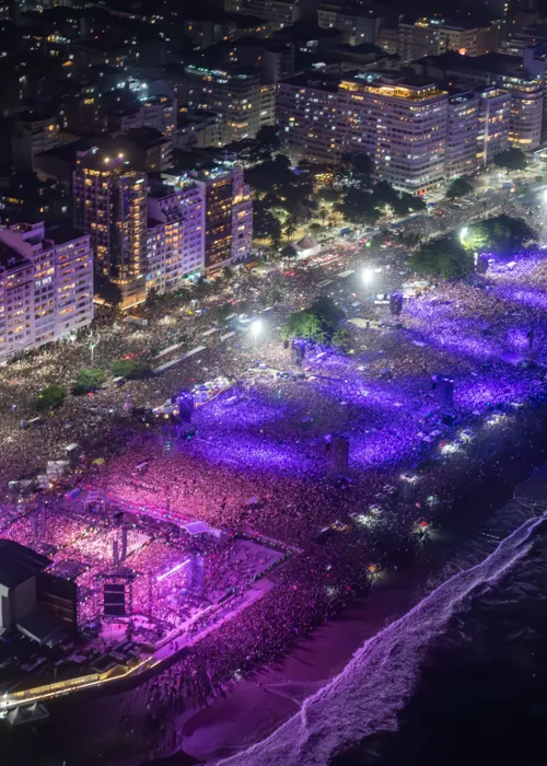 Madonna lota as areias da praia de Copacabana em show gratuito