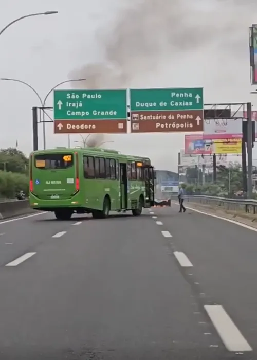 Imagem ilustrativa da imagem Manifestação interdita trânsito na Linha Vermelha; vídeo