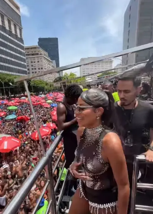 Megabloco de Ludmilla encerra mais cedo devido ao calor no Rio