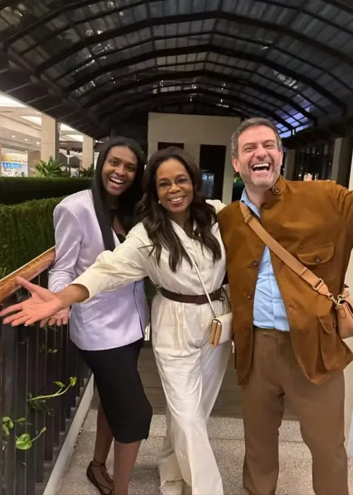 Oprah Winfrey participa do evento Legends in Town nesta quarta-feira