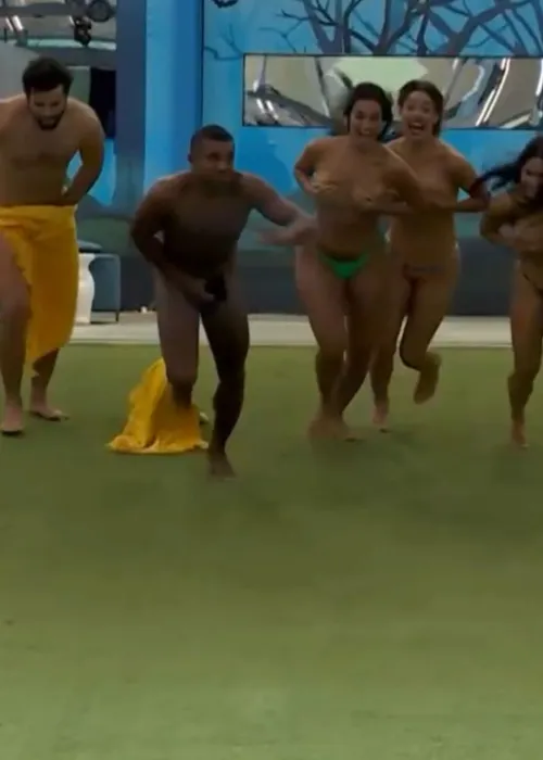 Participantes se jogam sem roupas na piscina do BBB 24