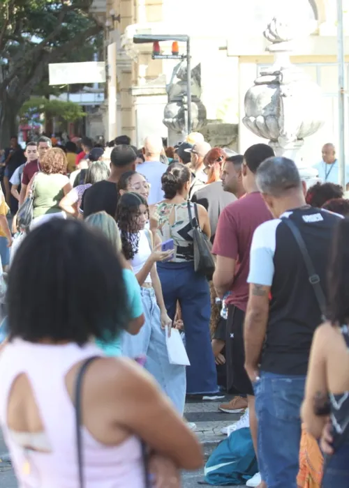 Fila voltou a dar volta no quarteirão, entre a rua Visconde de Sepetiba e avenida Ernani do Amaral Peixoto