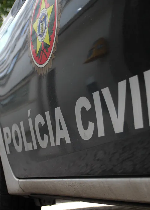 Segundo a polícia, adolescente apreendido postava fotos com diversas armas