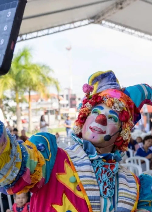 As atrações começam às 10h, com apresentações circenses