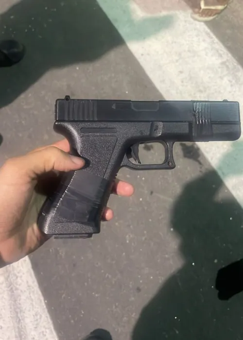 Pistola falsa foi apreendida por policiais militares