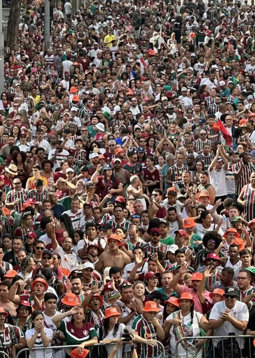 O ponto de encontro foi a famosa Praça XV, no Centro