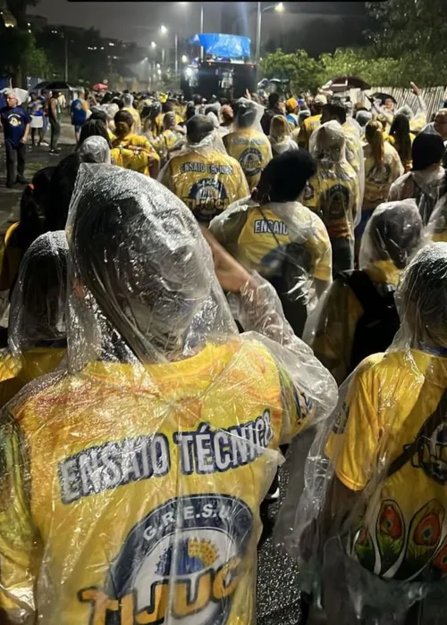 O canto da escola também foi exaustivamente ensaiado