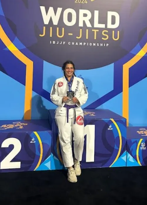 Maria Luiza venceu na categoria feminina faixa roxa pesadíssima