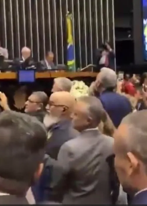 O incidente ocorreu no plenário da Câmara dos Deputados, em Brasília, nesta quarta