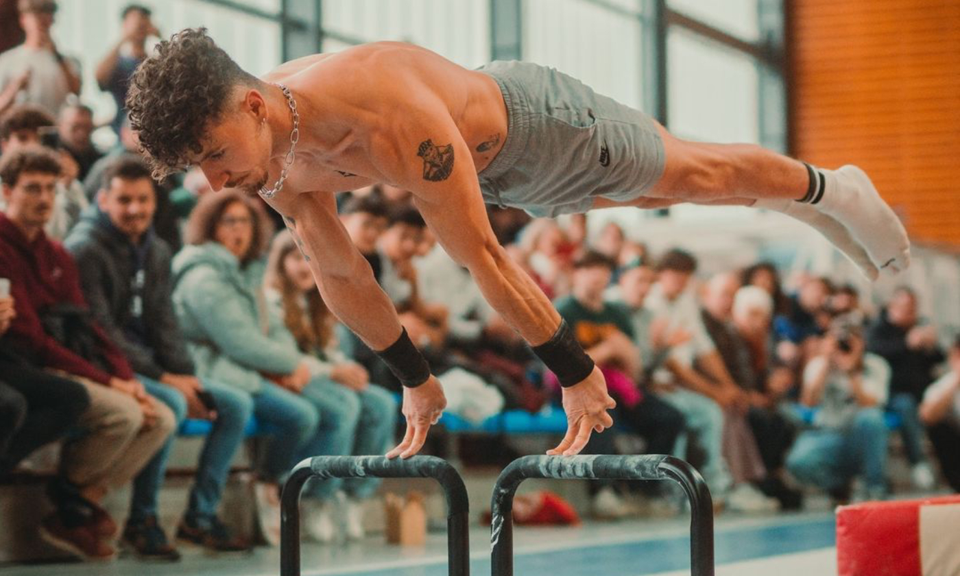 Atleta deixa público chocado com técnica impressionante