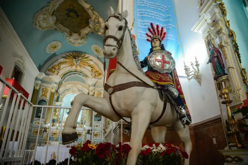 Quem foi São Jorge? Entenda a devoção ao santo guerreiro