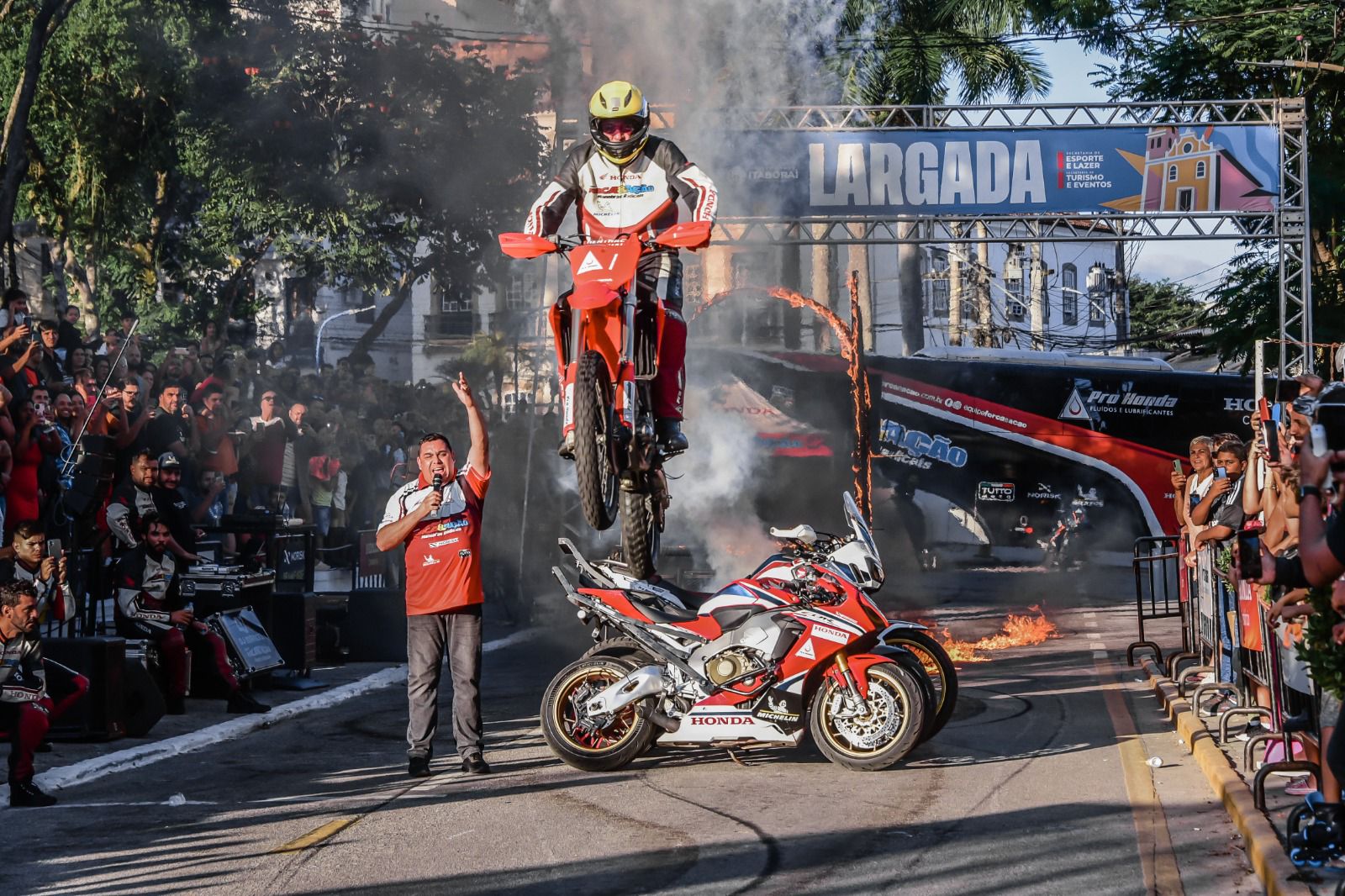 Radical! Encontro de motocicletas lota praça em Itaboraí