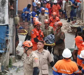 Corpo de idosa é achado entre escombros de casa que desabou no Rio