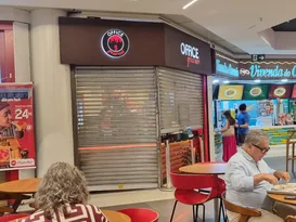 Imagem ilustrativa da imagem Após incêndio, restaurante segue fechado em shopping de Niterói