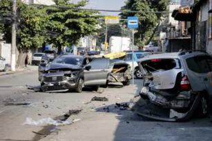 Imagem ilustrativa da imagem Bandidos batem de frente com polícia e causam terror no Rio