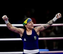 Imagem ilustrativa da imagem Bia Ferreira vence no boxe e garante medalha para o Brasil