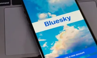 Imagem ilustrativa da imagem Bluesky bate 1 milhão de usuários no Brasil: conheça a rede social