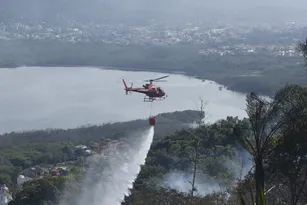 Imagem ilustrativa da imagem Bombeiros apagam mais de 330 incêndios em 24h no Rio