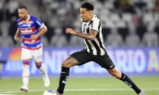 Imagem ilustrativa da imagem Botafogo vence Fortaleza e retoma ponta do Brasileirão