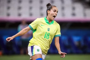 Imagem ilustrativa da imagem Brasil garante lugar na final do futebol feminino na Olimpíada