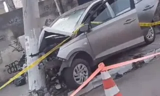 Imagem ilustrativa da imagem Carro colide com poste em SG e três pessoas ficam feridas