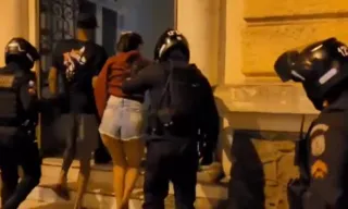 Imagem ilustrativa da imagem Casal é preso em flagrante por roubo no Centro de Niterói