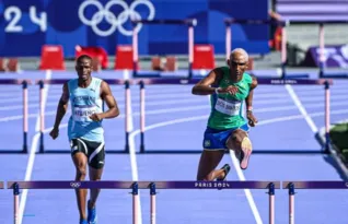 Imagem ilustrativa da imagem É ele! Alison dos Santos vai à semifinal dos 400m com barreiras