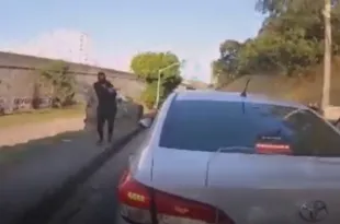 Imagem ilustrativa da imagem Flagrante! Vídeo mostra motoristas sendo vítimas de arrastão no Rio