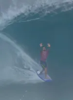 Imagem ilustrativa da imagem Gabriel Medina surfa onda perfeita e avança de fase em Paris