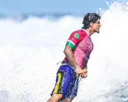 Imagem ilustrativa da imagem Mar sem ondas tira Gabriel Medina das finais do surf na Olimpíada