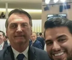 Imagem ilustrativa da imagem Moraes manda soltar ex-assessor de Bolsonaro; entenda