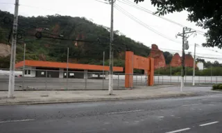 Imagem ilustrativa da imagem Novo terminal de ônibus em Niterói: loja é esvaziada para as obras