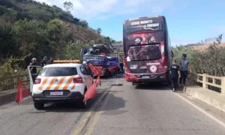 Imagem ilustrativa da imagem Ônibus de César Menotti e Fabiano se envolve em acidente em MG