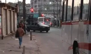 Imagem ilustrativa da imagem Ônibus são sequestrados e usados como barricadas em São Gonçalo