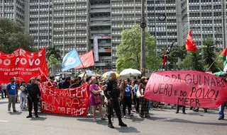 Imagem ilustrativa da imagem Polícia chega à Uerj para retirar estudantes; clima é tenso