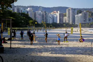 Imagem ilustrativa da imagem Público vibra com volta do sol; saiba como será o 'finde' no Rio