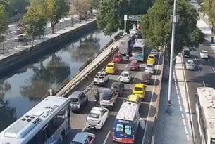 Imagem ilustrativa da imagem Tudo parado! Acidente na saída da Ponte atrasa ida ao trabalho